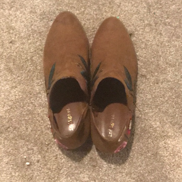 Embroidered booties - Picture 2 of 6